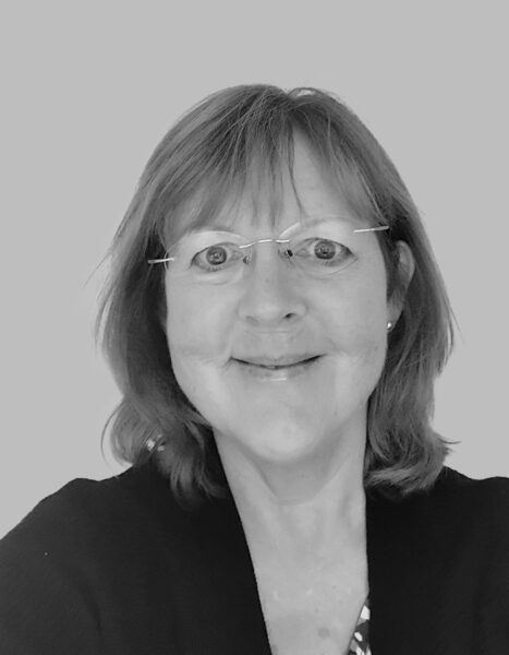 Jane Ealand-Hicks Black and White Headshot